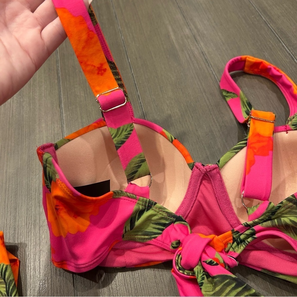 BEACH RIOT BIKINI SET!! - Picture 13 of 16